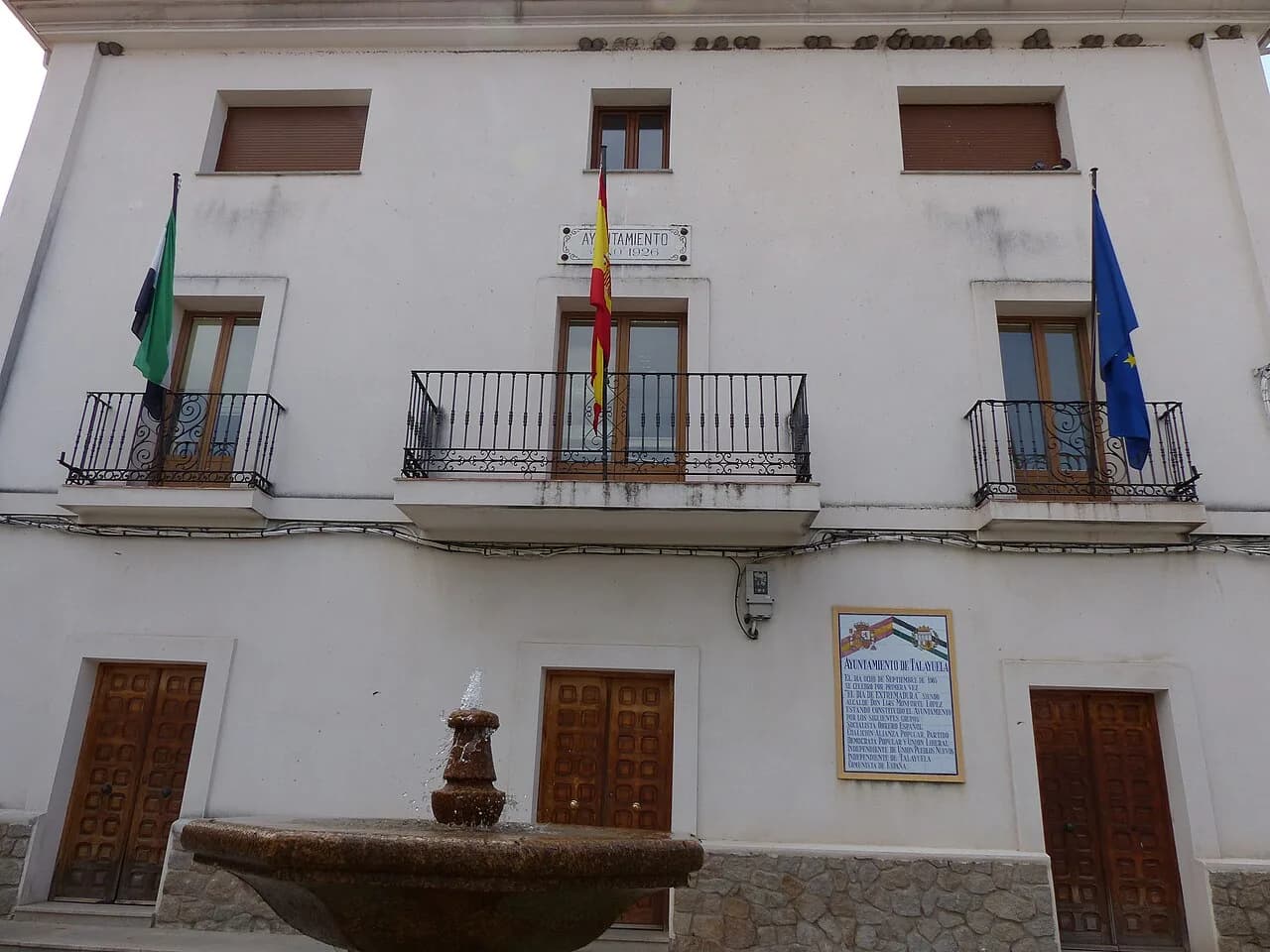 Fachada del Ayuntamiento de Talayuela.